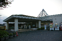 道の駅はがに併設されている芳賀温泉ロマンの湯。2種類の源泉が使われており、うちひとつは黄金色をしている