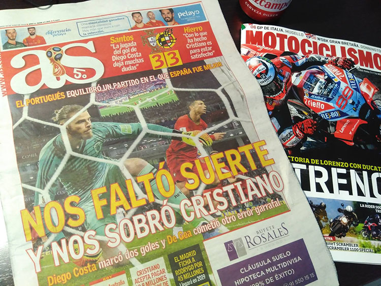 02翌日の新聞はサッカー三昧。MotoGPはちょっとだけ